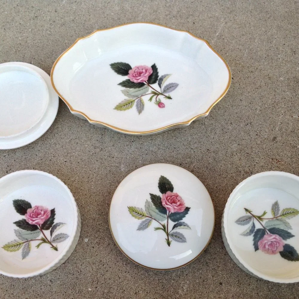 Wedgwood Bone China 3x Vanity Storage Hathaway Rose Pattern